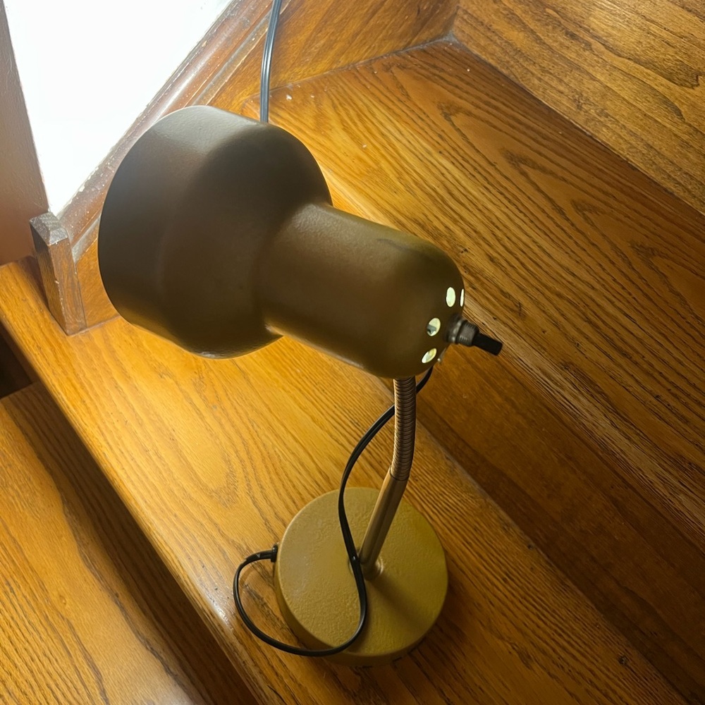 Vintage GOLD DESK LAMP $10.00 - Picture 5 of 6